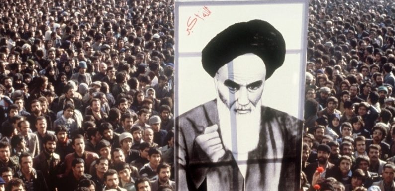 Il y a 40 ans, le chah fuyait un Iran épris de révolution