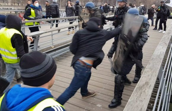 €114,000 raised for boxer who punched police at gilets jaunes protest