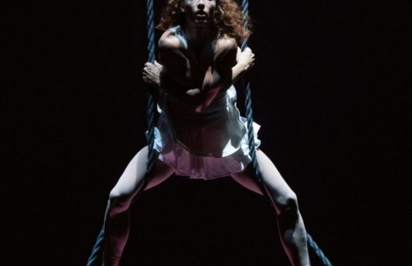 Les artistes femmes dans le cirque doivent apprendre à jongler