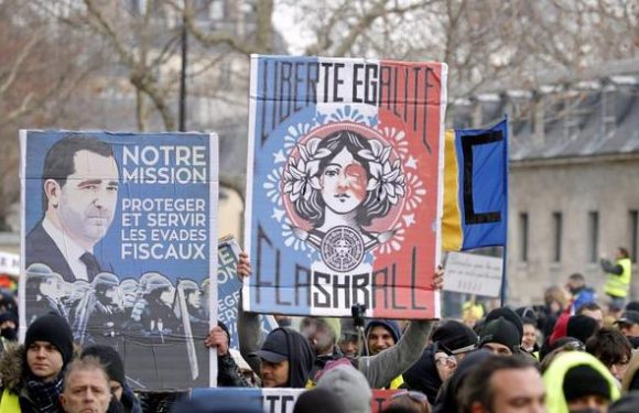 EN IMAGE – « Liberté, égalité, flashball » : le tableau dans le bureau de Macron détourné