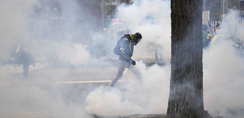 Heurts entre «gilets jaunes» et forces de l’ordre