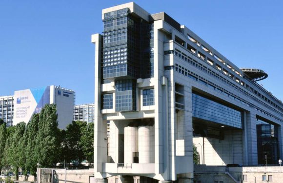 « La révolte des “gilets jaunes” s’inscrit dans la lente déliquescence de l’Etat »