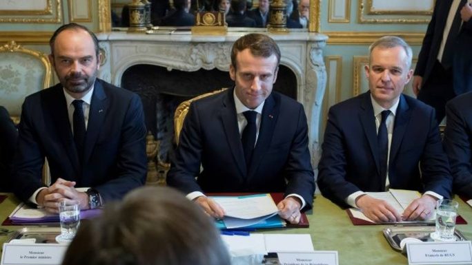 Emmanuel Macron trace le chemin du grand débat