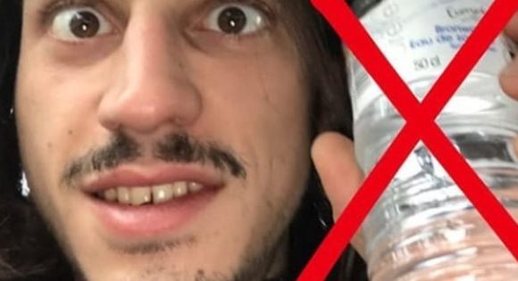 #MaGourdeÀMoi : Le rappeur Romeo Elvis milite contre les bouteilles plastique