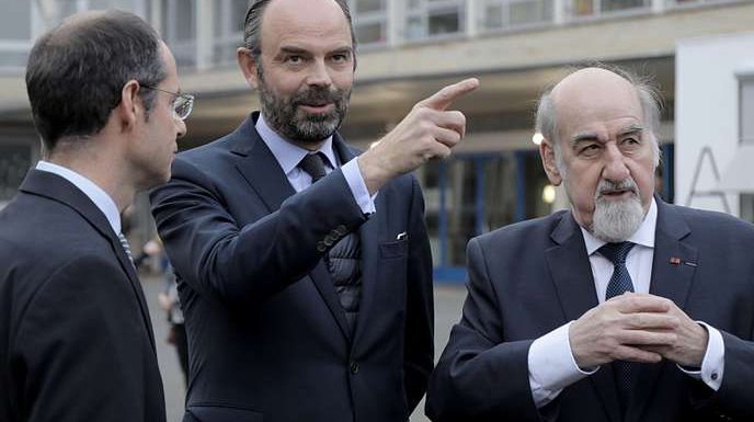 Edouard Philippe veut « frapper vite, frapper fort »