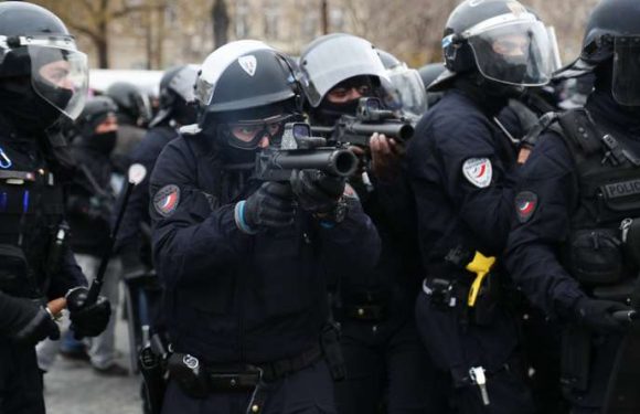 Christophe Castaner défend l’usage du lanceur de balle LBD par les forces de l’ordre