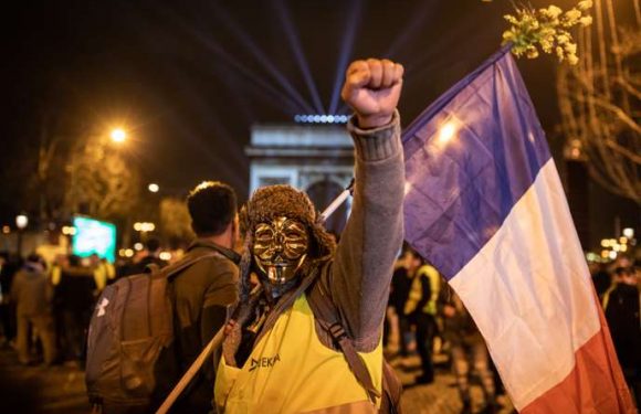 Les « gilets jaunes » tentent de remobiliser pour l’« acte VIII », premier test de l’année 2019