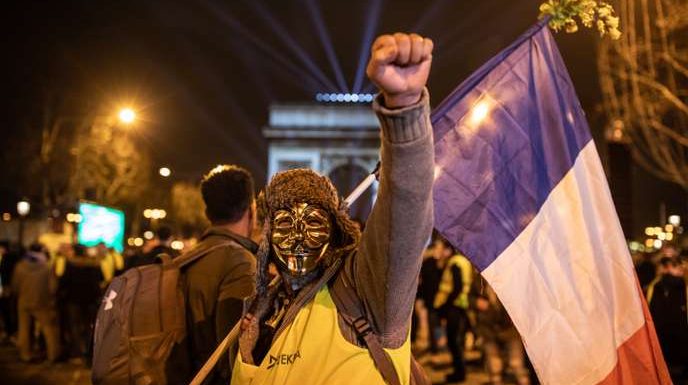 Les « gilets jaunes » tentent de remobiliser pour l’« acte VIII », premier test de l’année 2019