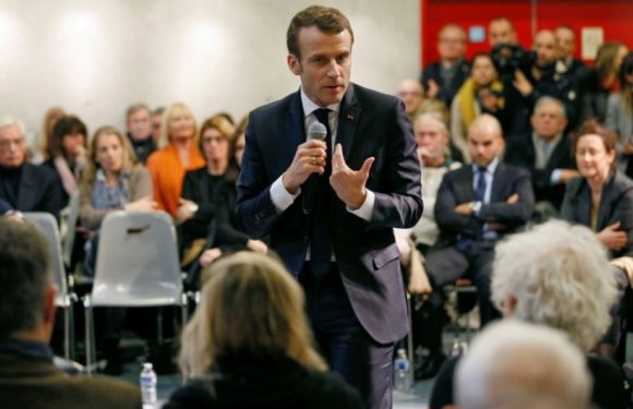 Wauquiez l&rsquo;accuse d&rsquo;être dans une « bulle », Macron s&rsquo;invite à un débat-citoyen