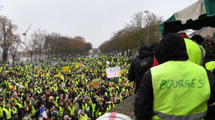 Au rassemblement national de Bourges, la rage intacte des « gilets jaunes »