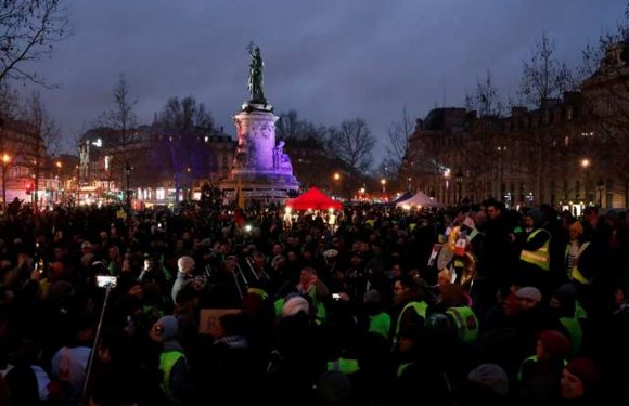 La première « nuit jaune » tourne court à Paris