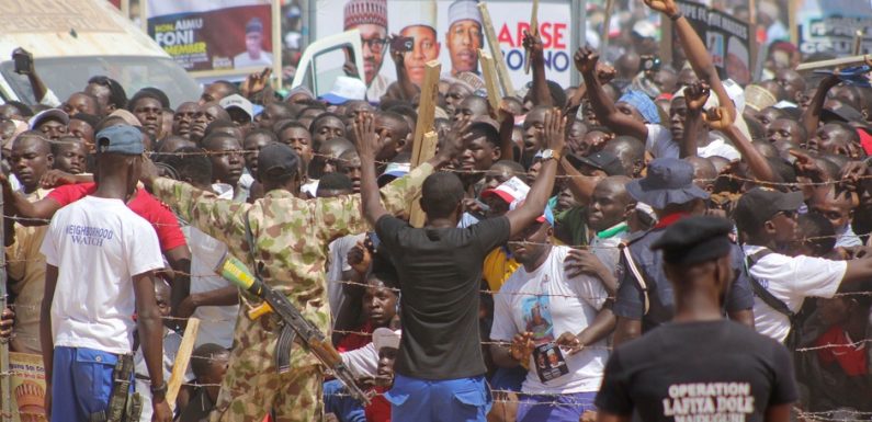 Au Nigeria, le gouvernement augmente le salaire minimum de 50%