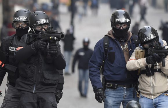 Dérive sécuritaire ? Un député dénonce un «retour sous le régime de Vichy» avec la loi anticasseurs