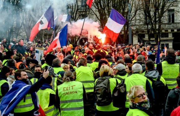 Des milliers de « gilets jaunes » manifestent à Lille