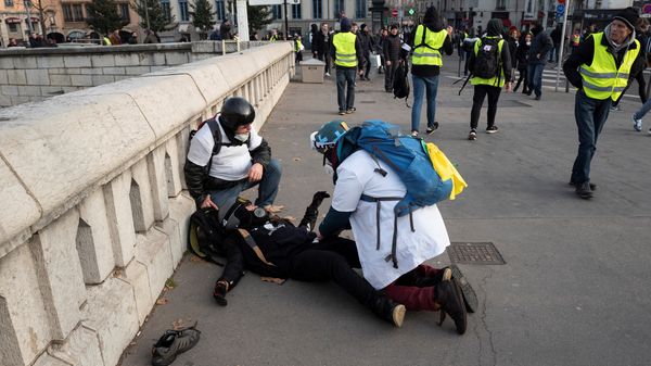 Pétition de soignants contre les LBD : « J’ai vu des scanners de patients aux crânes fracassés »