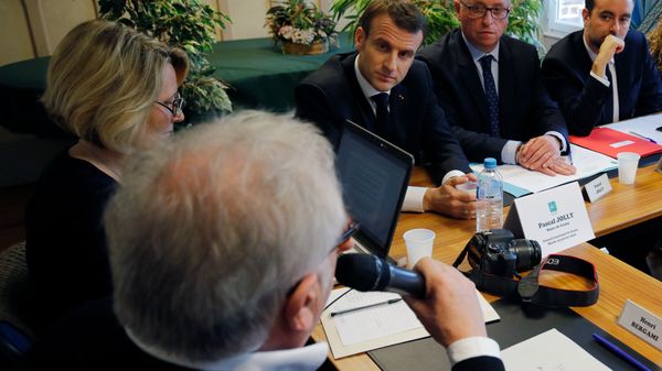 Et s’il y avait débat aussi sur le style, les mots, le vocabulaire d’Emmanuel Macron ?
