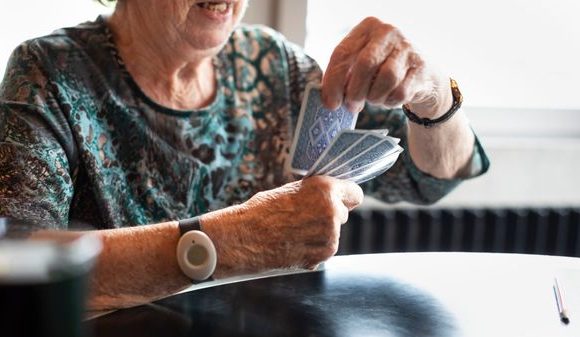 Une application pour les seniors isolés à Paris