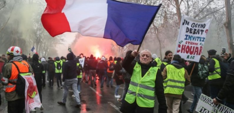 Pour l’acte dix, les « gilets jaunes » manifestent sans heurts majeurs