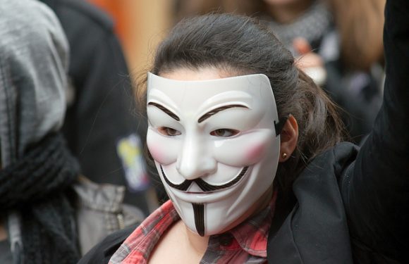 Mettre fin à l’anonymat sur internet, c’est attaquer la liberté d’expression