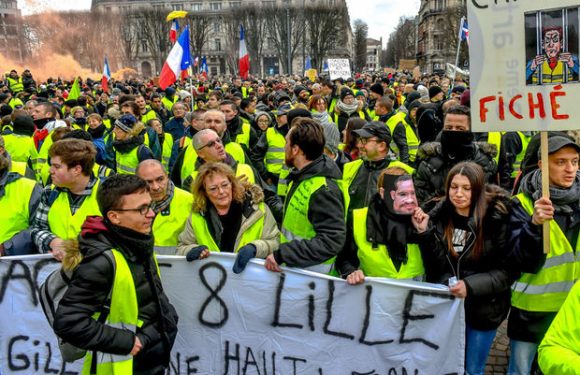 Des milliers de « gilets jaunes » manifestent, des tensions dans plusieurs villes en France