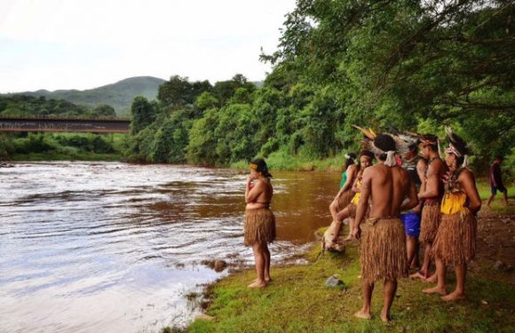 Brésil: la rupture du barrage minier affecte une communauté indigène