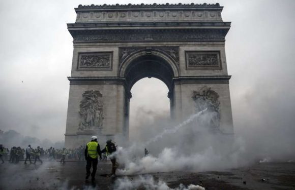 Au tribunal de Paris, trois mois ferme et du sursis pour les « gilets jaunes » de l’ultradroite