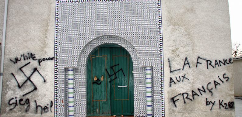 Indre-et-Loire : des croix gammées peintes sur une mosquée en construction