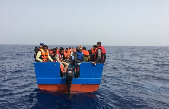 « Je ne pourrai bientôt plus parler, je gèle » : faute de secours, 100 migrants ont passé plus de 12 heures en mer