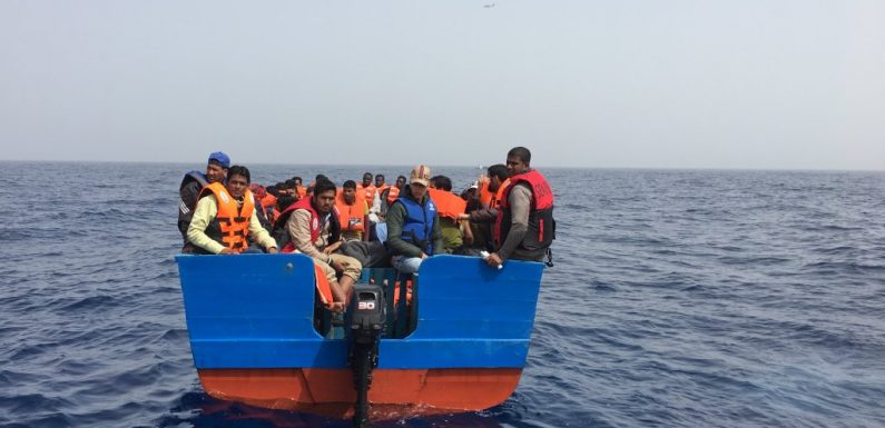 « Je ne pourrai bientôt plus parler, je gèle » : faute de secours, 100 migrants ont passé plus de 12 heures en mer