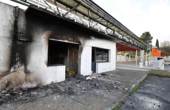 « Gilets jaunes » : 23 personnes mises en examen après l’incendie à un péage de l’Hérault
