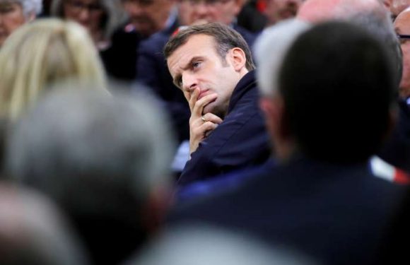 Emmanuel Macron à Valence face à une soixantaine d’élus, dont Laurent Wauquiez