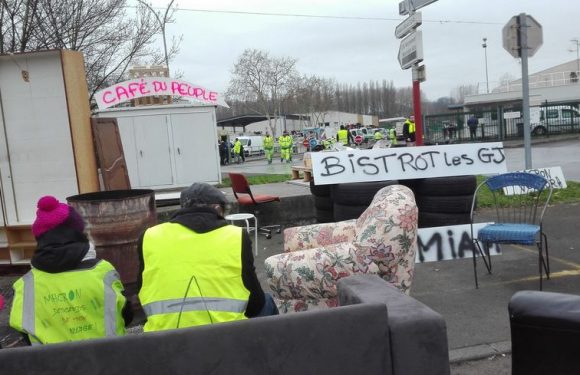 En Marche veut faire fermer une page Facebook des gilets jaunes sarthois