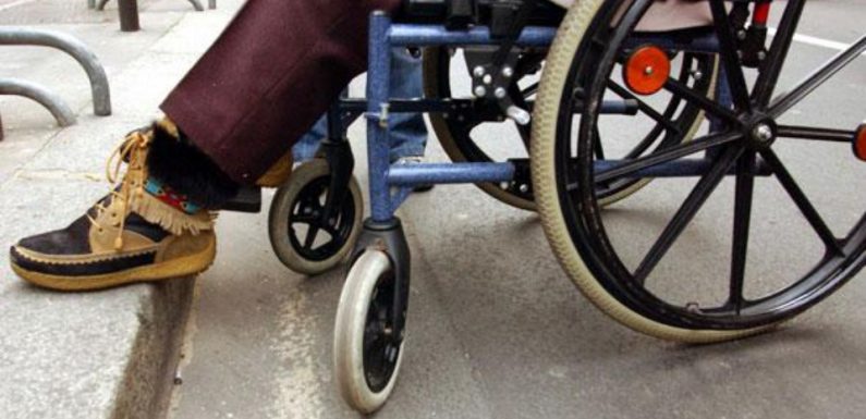 Gard : Après s’être vu refuser l’accès à un bus, un jeune homme en fauteuil roulant interpelle Emmanuel Macron