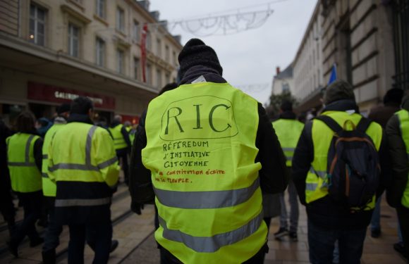 «Gilets jaunes»: Pourquoi les manifestants n&rsquo;ont-ils d&rsquo;yeux que pour le direct?