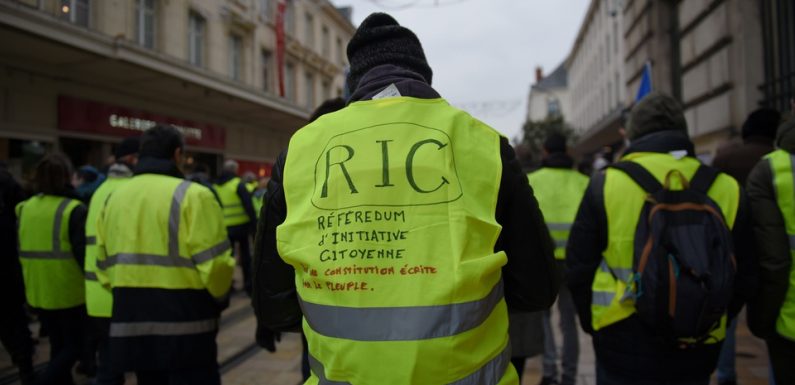 «Gilets jaunes»: Pourquoi les manifestants n’ont-ils d’yeux que pour le direct?