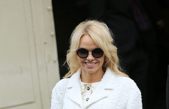 «Il y en a qui déconnent»: Pamela Anderson répond à Emmanuel Macron pour ses propos lors du grand débat national
