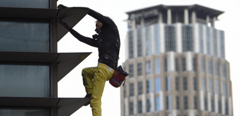 Philippines: Alain Robert arrêté après l’ascension d’un gratte-ciel de Manille
