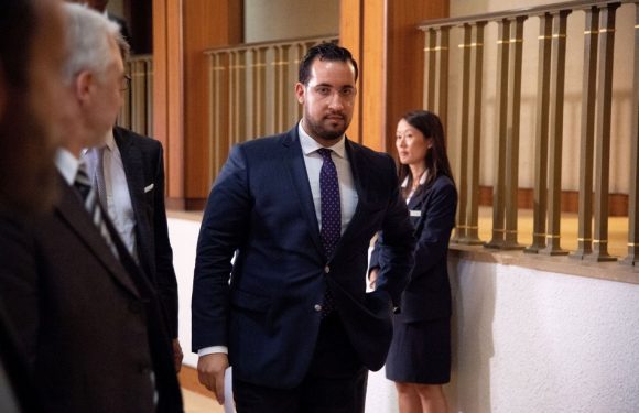 VIDEO. Passeports d’Alexandre Benalla: L’ex-chargé de mission de l’Elysée présenté à un juge avant une mise en examen