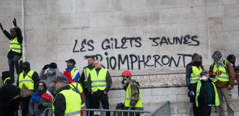 «Gilets jaunes» à Paris: Anciens gudistes, parpaing, bombes de peinture… «Nous ne sommes pas venus casser du flic!»