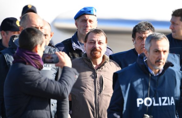 VIDEO. Cesare Battisti extradé: Retour sur quarante ans de cavale