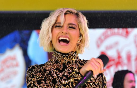 Bebe Rexha jugée trop grosse par les stylistes des Grammys…. Brad Pitt et Charlize Theron en couple ?…