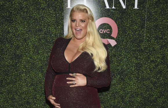 Jessica Simpson a les pieds gonflés… Justin Bieber et Hailey Baldwin retardent leurs noces…