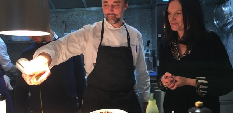 VIDEO. Pain frais, légumes crus, carrés de chocolat… Comment les déguster avec de l’huile d’olive?