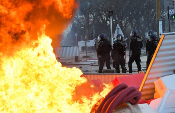 «Gilets jaunes»: Colère à Angers après des violences en fin de manifestation