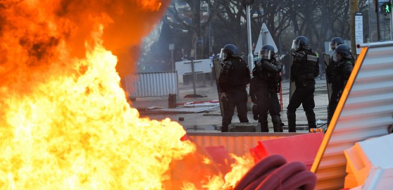 «Gilets jaunes»: Colère à Angers après des violences en fin de manifestation
