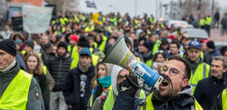 «Gilets jaunes»: 55% des Français favorables à la poursuite du mouvement