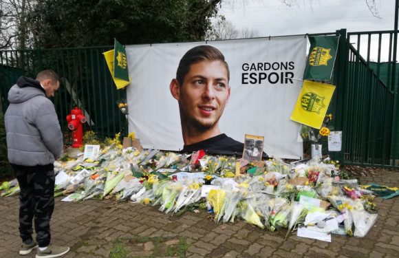 FC Nantes: Les fleurs et objets en hommage à Emiliano Sala transférés de la Jonelière à la Beaujoire