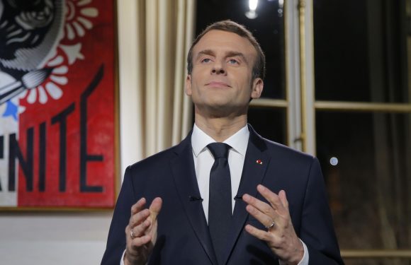 «Imposteur», «moralisateur», «serein» : la classe politique réagit aux voeux de Macron