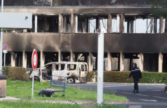 Narbonne: Douze «gilets jaunes» interpellés après l&rsquo;incendie d&rsquo;une barrière de péage