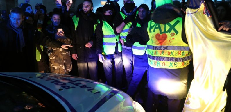 «Gilets jaunes» à Dunkerque: Environ 400 personnes défilent pour une «marche nocturne»